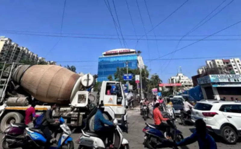 Traffic Chaos at Omkar Garden Chowk Underpass in Pune's Bavdhan