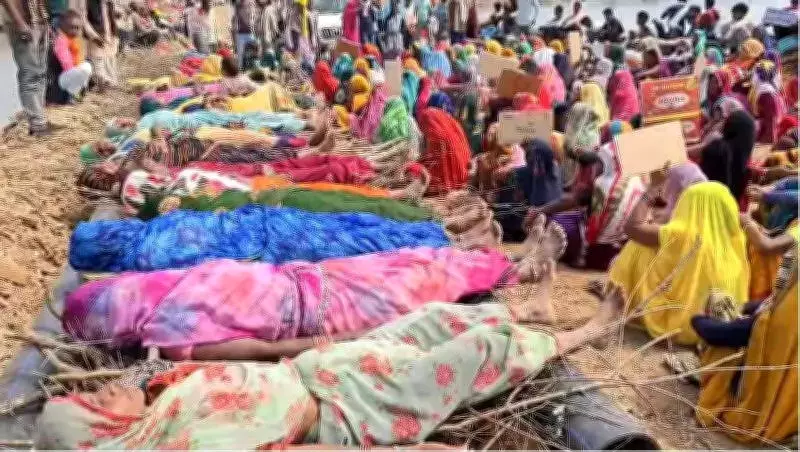 Tribal Women Stage Funeral Pyre Protest Against Ken-Betwa River Project in MP