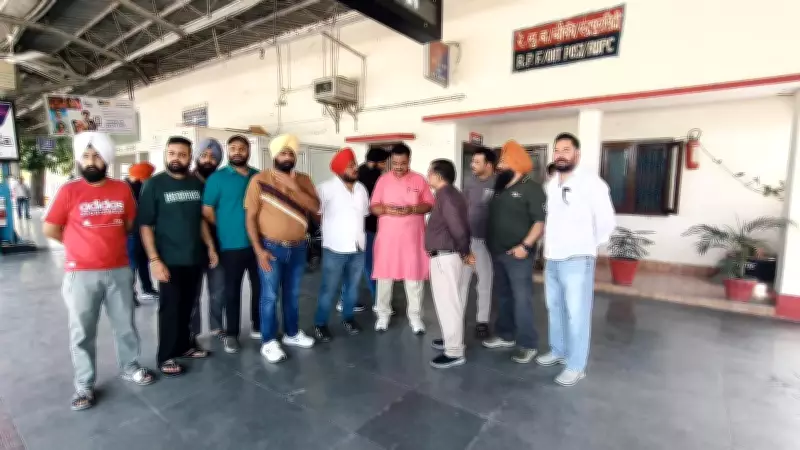 Two Auto Firm Employees Robbed of Rs 7 Lakh on Sampark Kranti Express in Rudrapur