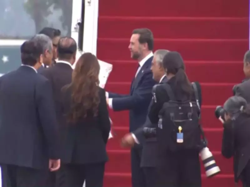 US Diplomats Land in Pakistan for Truce Talks with Iran on Hormuz Strait