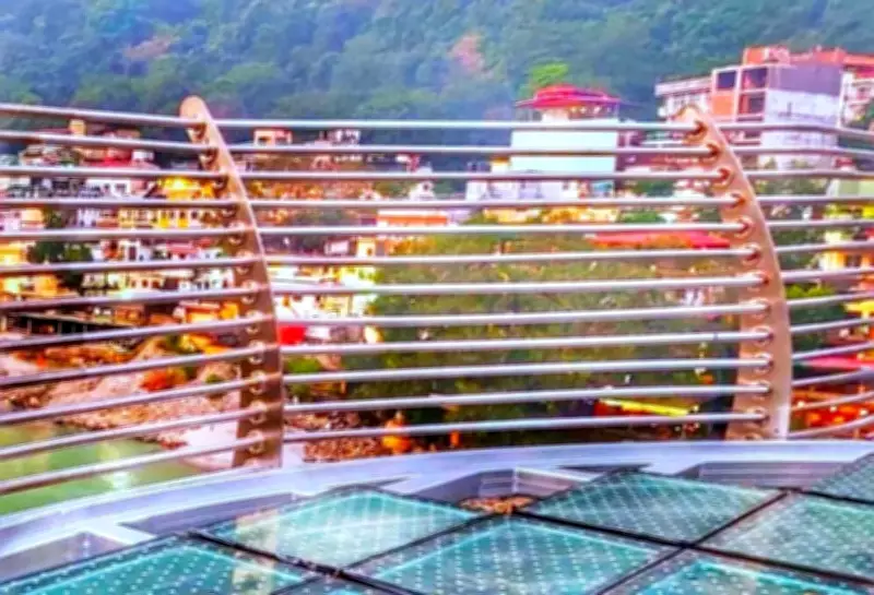 Vandal Strikes Glass Walkway of New Rishikesh Bridge, PWD Files Police Complaint