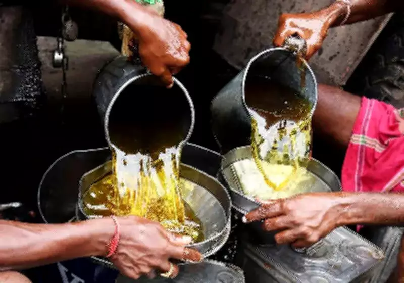 West Asia Conflict Drives Cooking Oil Prices Up 30% in Andhra Pradesh