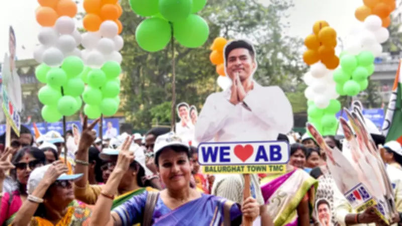 West Bengal Candidates Use Utensil Scrubbing, Fritter Frying to Woo Voters