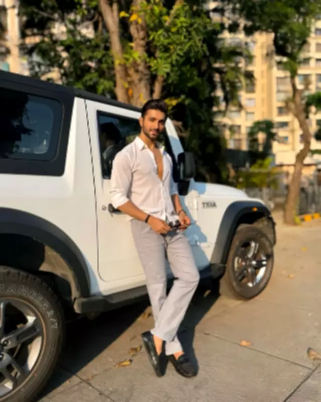 White Knight Ride: Prateik Chaudhary's Thar Triumph Across India