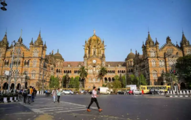 Wrong Signal at CSMT Disrupts Mumbai Suburban Trains for 30 Minutes