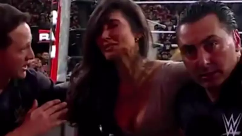 WWE RAW Heats Up WrestleMania 42: Kelly Injured, Rollins-Gunther Brawl