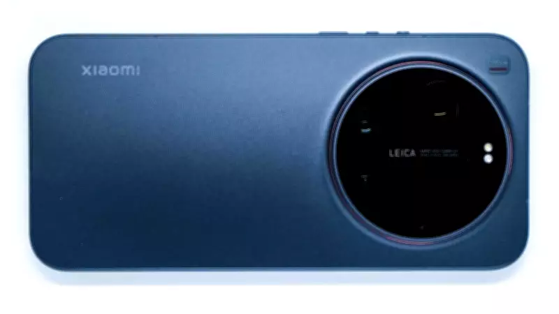 Xiaomi 17 Ultra Review: A Camera-First Phone with Real Optical Zoom