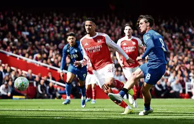 Arsenal's Home Stumble Reopens Premier League Title Race