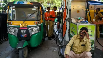 Bengaluru Auto LPG Crisis: Drivers Struggle as Prices Soar to Rs 120/Litre