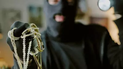 Bengaluru Woman's Open Door Invites Nighttime Thieves, Mangalsutra and Phones Stolen