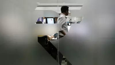 Indian IT Firms Navigate Subdued Q4 Amid War, AI Concerns; Weak Rupee Offers Relief