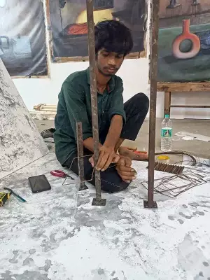 MSU Student's Art Highlights Poor Hostel Condition, Wins National Award