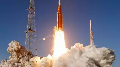 Passengers Witness Historic Artemis II Moon Launch from Flight Over Florida