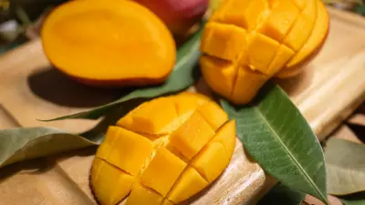 Protect Your Homegrown Mangoes from Pests with a Simple Paper Bag Method
