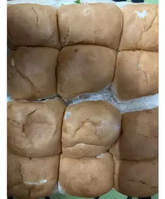 Senior Gujarat Official Files Complaint Over Fungus-Infested Bakery Items from E-commerce Platform