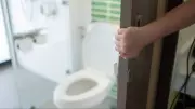 Bathroom Door Dilemma: Closing It May Trap Harmful Particles, Study Reveals