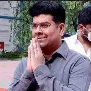 DMK's Sabareesan Criticizes TVK's Vijay in Surprise Villivakkam Meeting Appearance