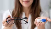 Glasses vs Contact Lenses: Which is Better for Your Eyes?