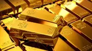 Gold Futures Decline on Weak Global Cues, Mixed Retail Prices Across India