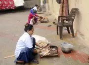 Gujarat Industries Struggle with LPG Shortage, Risk Losing Migrant Workforce