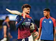 Gujarat Titans Arrive in Delhi for Crucial IPL Clash Against Capitals