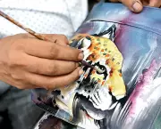 Leather Painting Emerges as Personal DIY Craft, Moving Beyond Workshops