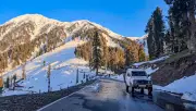 Leh-Srinagar Highway Closed Following Fresh Snowfall at Zojila Pass
