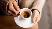 Nighttime Coffee Consumption Linked to Increased Impulsivity in Women, Research Reveals