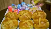 Pune's Legacy Bakeries Face Rising Costs Amid Good Friday Hot Cross Bun Tradition