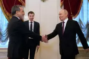 Putin Meets Araghchi, Vows to Strive for Peace in West Asia