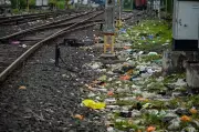 RPF Cracks Down on Illegal Garbage Dumping Near Tracks Using Receipt Evidence