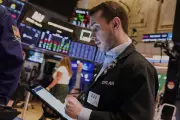 US Stocks Rally on US-Iran Ceasefire Optimism, Retail Data Beats Expectations
