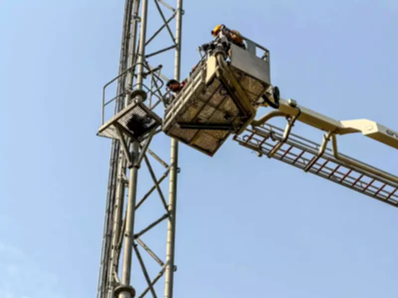 19-year-old woman rescued from mobile tower in Noida after family argument