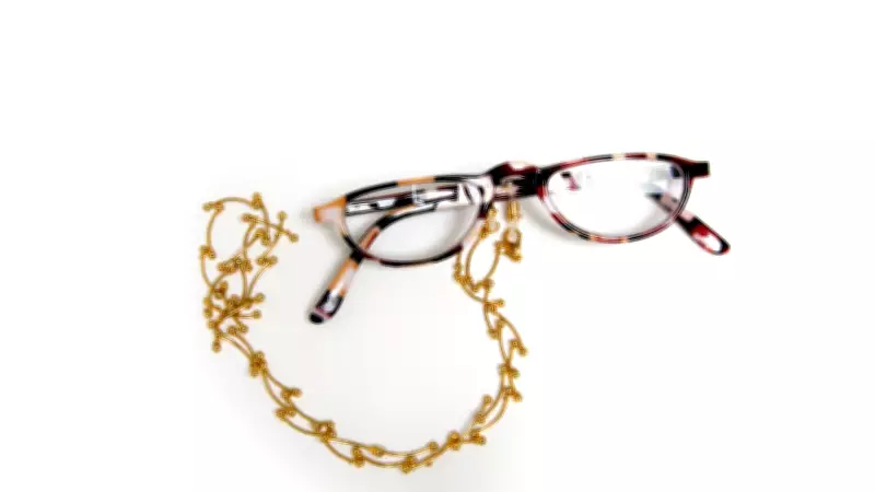 4 Smart Ways to Repurpose Old Glasses into Stylish Wall Decor