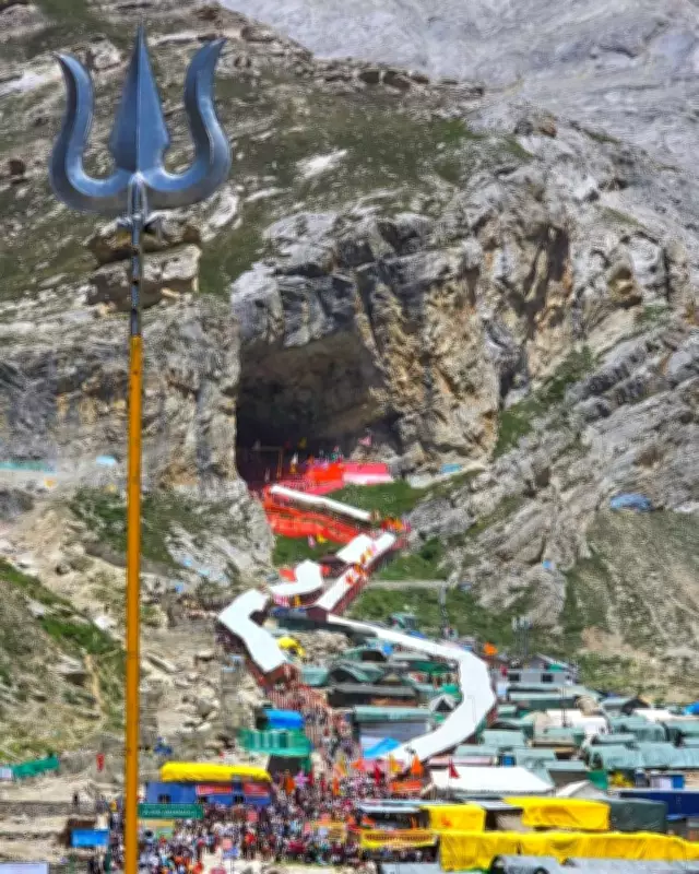 4 Youths from UP, MP Undertake 9-Month Dandavat Yatra to Amarnath Shrine