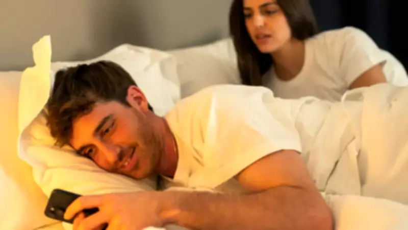 5 Signs Your Husband Is Having an Affair: Therapist Reveals Commonly Overlooked Clues