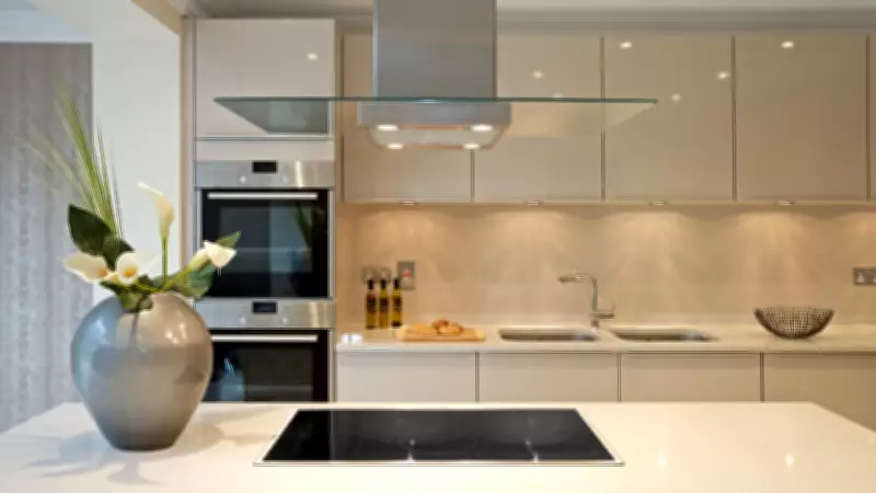 5 Smart Ways to Arrange Your Kitchen for a Spacious Look