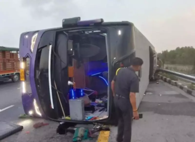 7 Killed, 25 Injured as Bus Overturns on Lucknow-Agra Expressway in Unnao