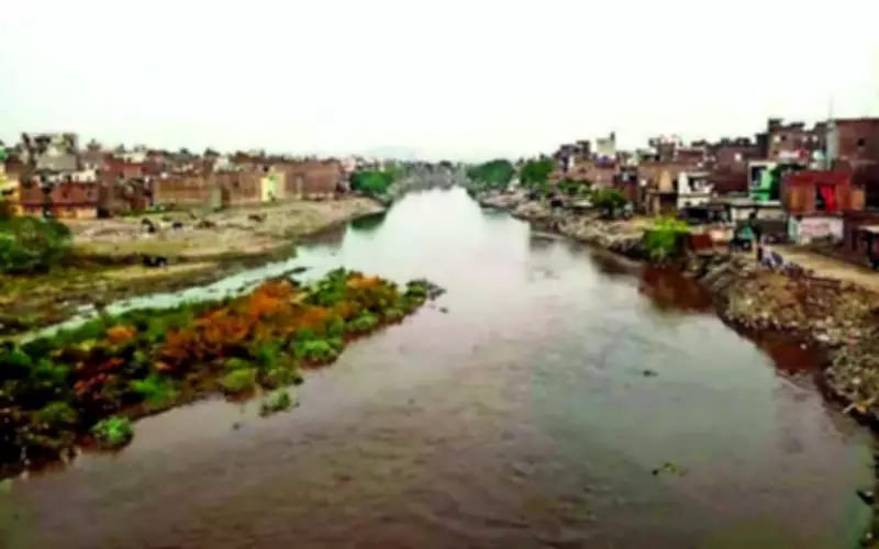 888 Unauthorised Colonies Dump 40 MLD Sewage into Hindon Daily, UP Tells NGT