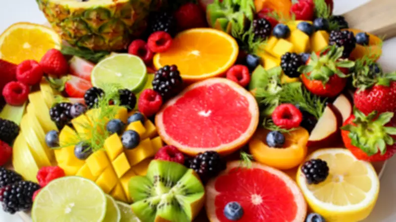 9 Seasonal Fruits to Eat in May for Hydration and Energy