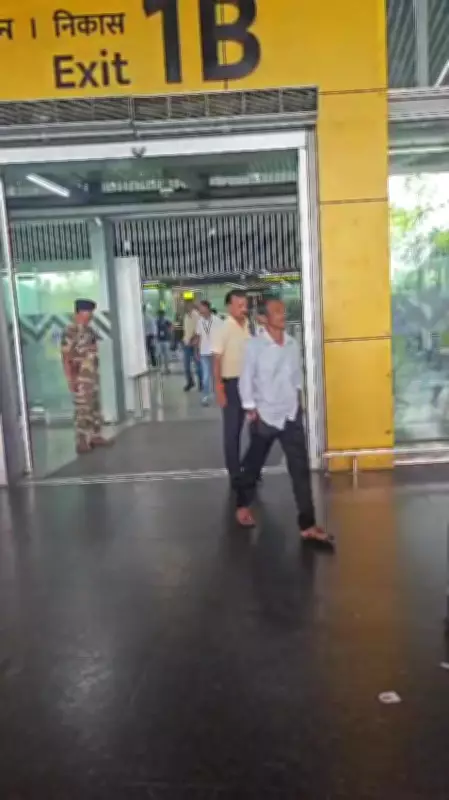 Aamir Khan Spotted at Netaji Subhas Chandra Bose International Airport