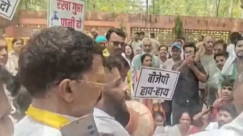 AAP Stages 'Matka Phor' Protest Over Water Shortage in Delhi