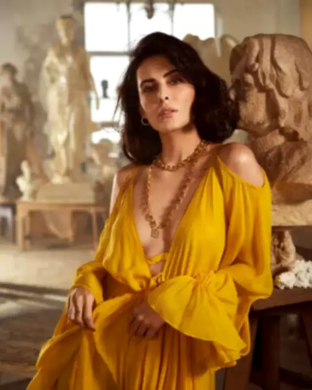 Actress Mandana Karimi Leaves India After 16 Years, Says Goodbye to Second Home