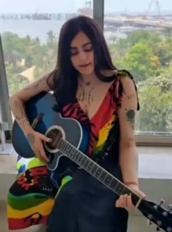 Adah Sharma Sings 'Woh Lamhe Woh Baatein', Talks Success Beyond Box Office