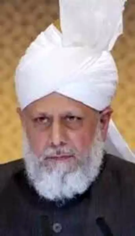 Ahmadiyya Head Urges Scientific Education and Rational Thinking