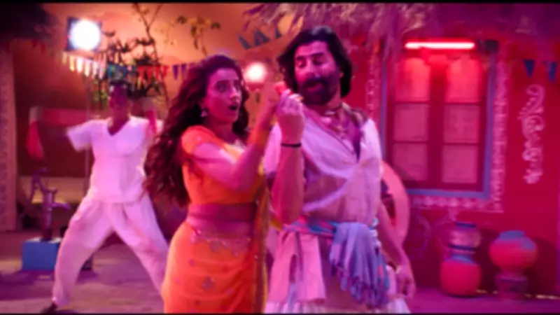 Akshay Kumar Stars in Bhojpuri Song 'Ghis Ghis Ghis' with Akshara Singh