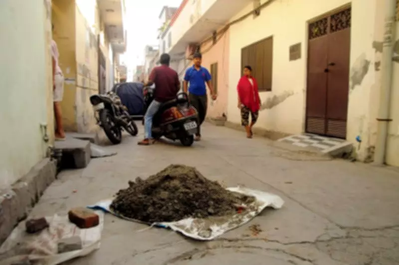 Amritsar Residents Protest Sewer Sludge Left on Majitha Road