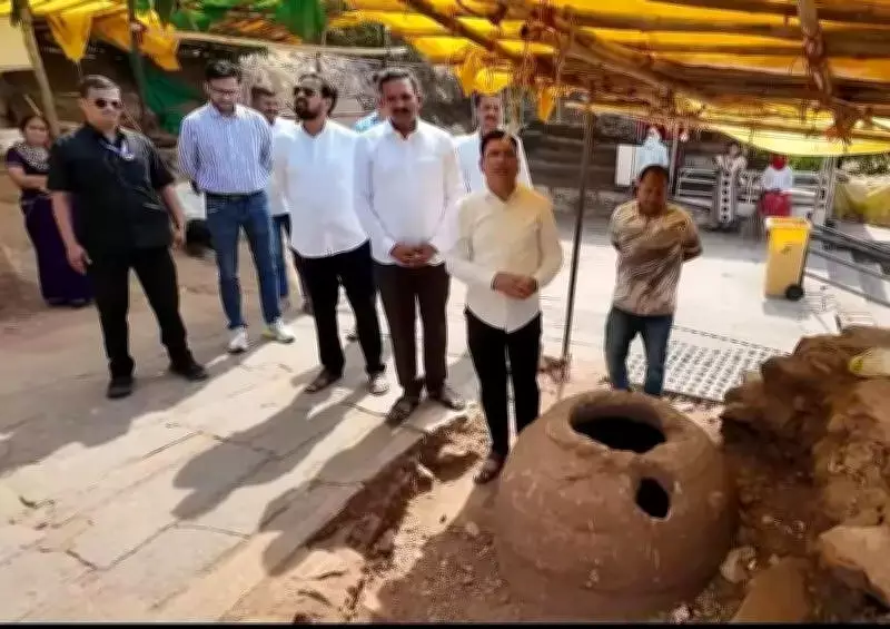 Ancient Stone Vessel Found at Ramtek Gad Mandir Complex in Nagpur
