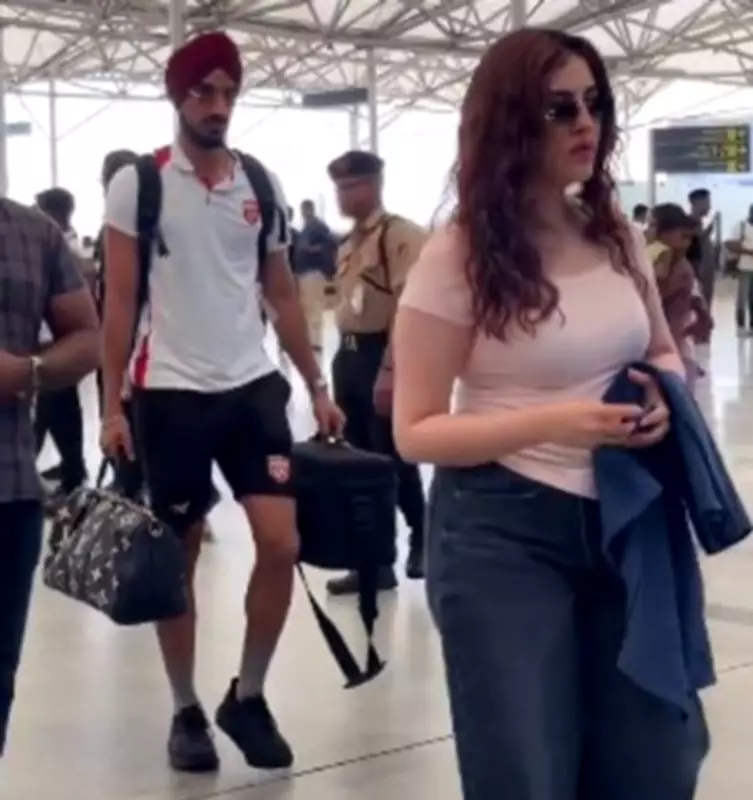 Arshdeep Singh's Chivalrous Airport Moment with Samreen Kaur Divides Internet