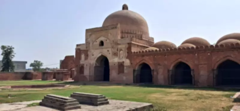Babur's Kabuli Bagh Mosque in Haryana Shows Signs of Decay